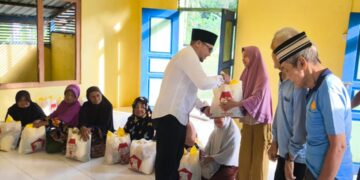 Momentum HUT Gerindra ke-18, Marzuki Salurkan Paket Sembako untuk Warga Natuna