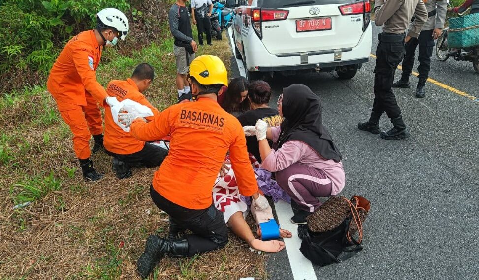 SAR Natuna Evakuasi Ibu dan Anak Korban Kecelakaan di Sungai Ulu