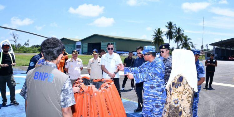 Danlanud RSA Dampingi Bupati Natuna Tinjau Kesiapan Operasi Udara Antisipasi Karhutla