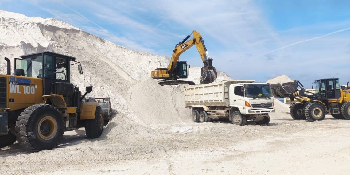 HPM Tinggi, Investasi Pasir Kuarsa Kepri Tersandera, Bupati Lingga Ikut Mendesak Penyesuaian