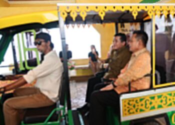 Ket.foto : Deputi Bidang Pembangunan Kewilayahan Bappenas RI Medrilzam didampingi Gubernur Kepulauan Riau H Ansar Ahmad berkunjung ke Pulau Penyengat, Jumat (10/4/2026).