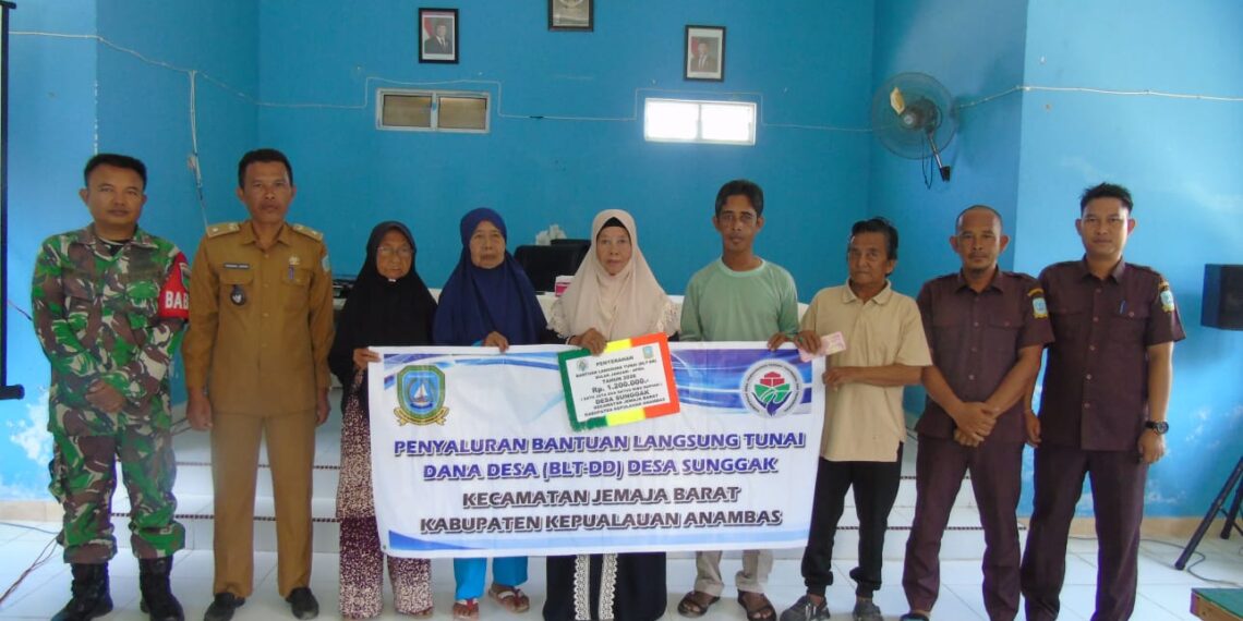 Pemdes Sunggak Salurkan BLT-DD 2026, 16 KPM Terima Rp1,2 Juta untuk Empat Bulan