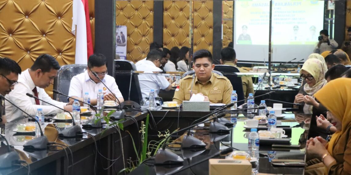 Perkuat Tata Kelola, Roby Kurniawan dan Kejari Bintan Teken PKS Penanganan Hukum DATUN