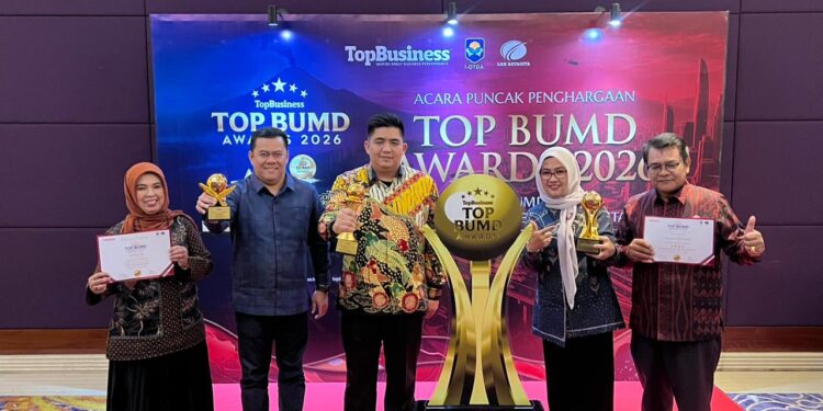 Bupati Roby dan BPR Bintan Borong Tiga Penghargaan Bergengsi di Ajang TOP BUMD Awards 2026