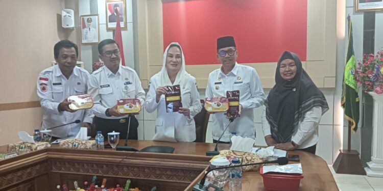 Telepon Bupati Berbuah 1.000 Paket Makanan untuk Natuna