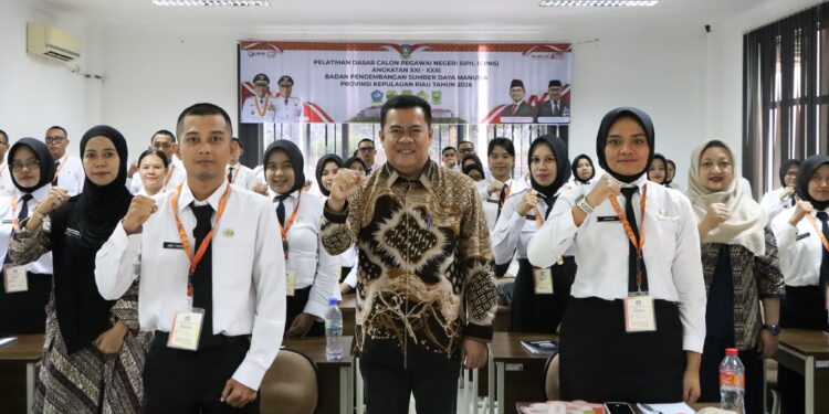 Sekda Ronny Kartika Kupas Tuntas Indeks Profesionalitas ASN di Latsar CPNS Bintan