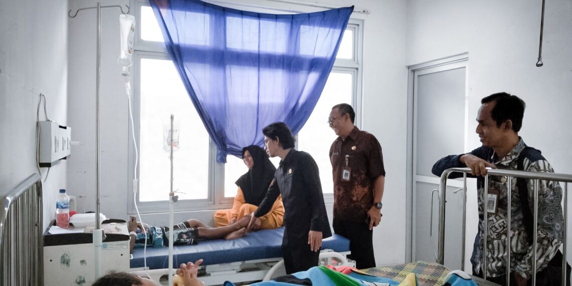 Kunjungan Hino Faisal Anggota DPRD Anambas di RSUD Palmatak kemarin