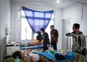 Kunjungan Hino Faisal Anggota DPRD Anambas di RSUD Palmatak kemarin