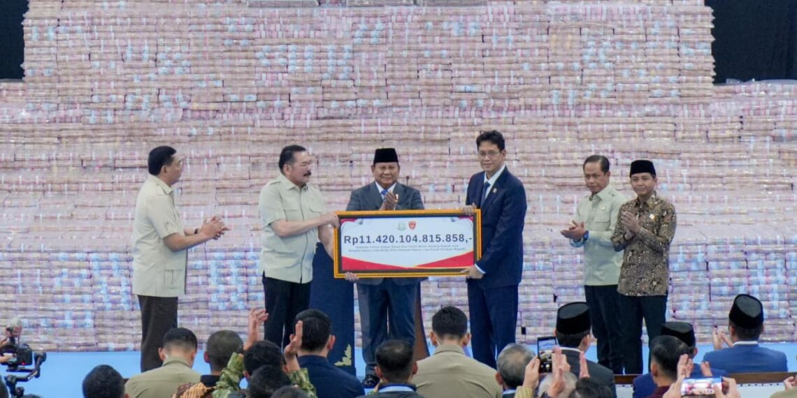 Wamen Ossy Saksikan Penyerahan Denda Administratif Rp11,4 Triliun oleh Satgas PKH sebagai Wujud Penyelamatan Kekayaan Negara