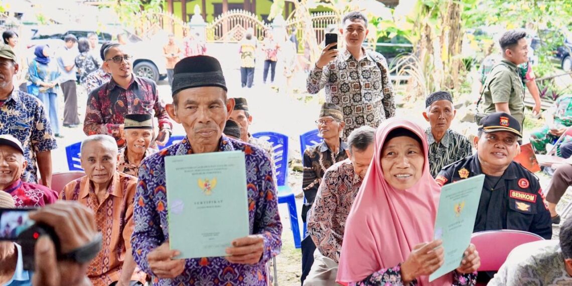 Akhir Perjuangan Panjang, Sertipikat Tanah Mbah Tupon Kembali ke Tangan yang Berhak