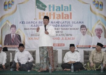 Hadiri Halalbihalal dan Penyerahan Sertipikat Tanah Wakaf PCNU Indramayu, Menteri Nusron Minta NU Berikan Kebermanfaatan bagi Masyarakat