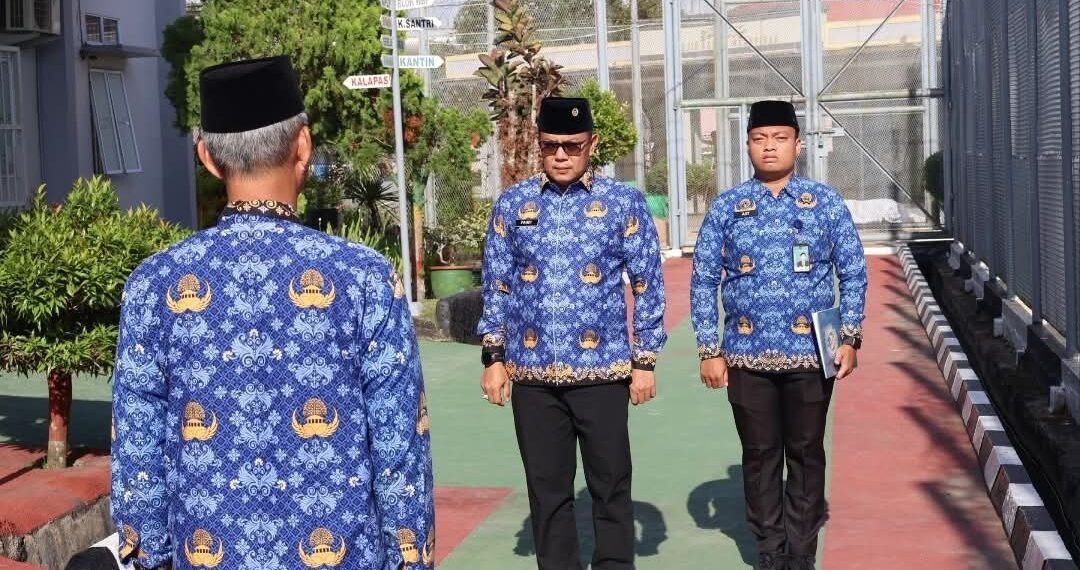 Solid! WBP dan Petugas Lapas Narkotika Tanjungpinang Upacara Bersama, Kalapas Fauzi Harahap Tekankan Integritas