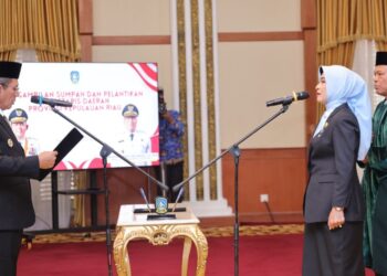 Perempuan Pertama Pimpin Birokrasi Kepri, Gubernur Ansar Resmi Lantik Misni sebagai Sekda Definitif