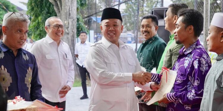 Percepat Sertipikasi Tanah Wakaf, Menteri ATR/Kepala BPN Serahkan 33 Sertipikat untuk Rumah Ibadah di Sulawesi Tengah