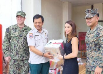 Konsulat AS saat menyerahkan hibahkan alat Medis Darurat untuk BPBD Natuna