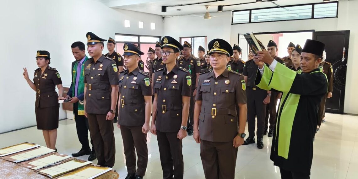 Kejari Natuna Lantik Pejabat, Perkuat Kinerja