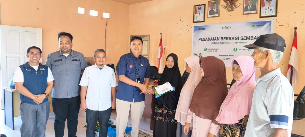 Momentum HUT ke-125, Pegadaian CP Natuna Salurkan 25 Paket Sembako kepada Warga Desa Batu Gajah