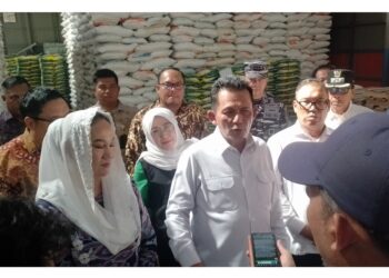 Serahkan Bantuan Pangan di Natuna, Pemprov Kepri Pastikan Bantuan Pangan Tepat Sasaran
