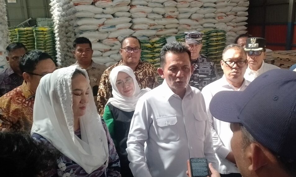 Serahkan Bantuan Pangan di Natuna, Pemprov Kepri Pastikan Bantuan Pangan Tepat Sasaran