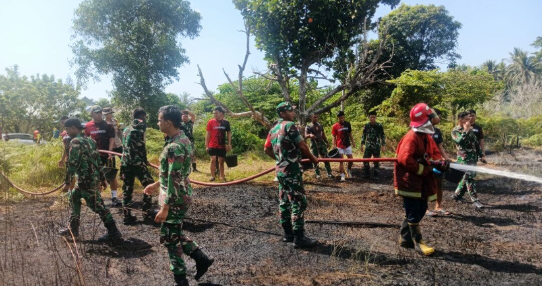 Sigap! Prajurit Komposit 1/ Gardapati Bersama Tim Gabungan Jinakkan Api di Natuna