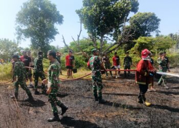 Sigap! Prajurit Komposit 1/ Gardapati Bersama Tim Gabungan Jinakkan Api di Natuna