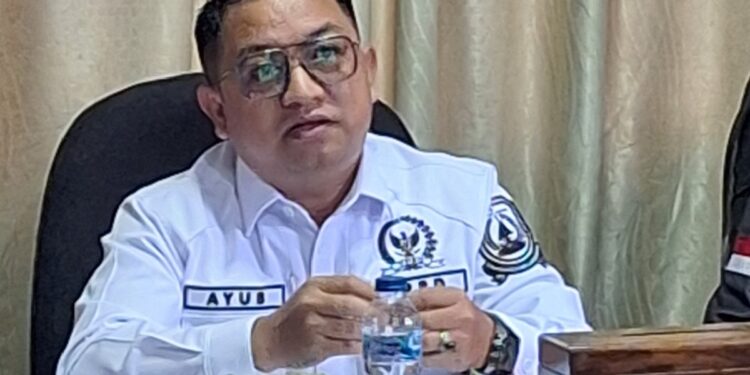 Ketua Komisi II DPRD Anambas Ayub saat di ruang kerja ( F: Istimewa)