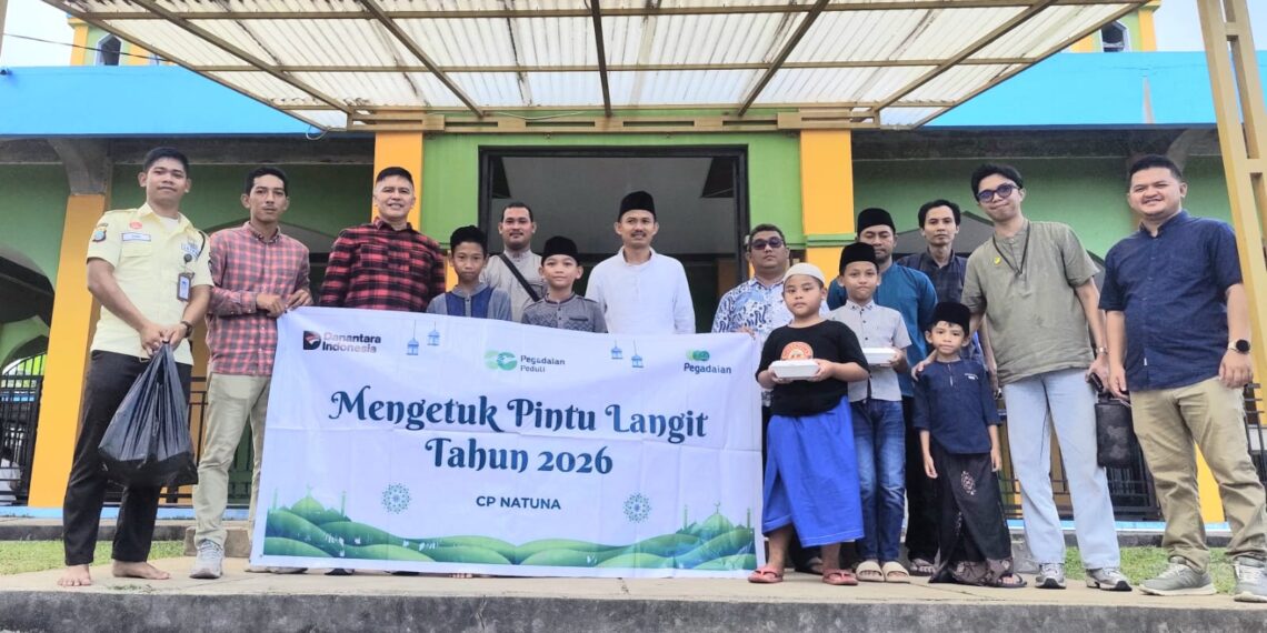 Kantor Cabang Pegadaian Natuna saat melaksanakan kegiatan berbagi bertajuk MPL (Mengetuk Pintu Langit). Kegiatan “Jumat Berkah” yang dilaksanakan di Masjid Nurul Iman Sual, Kecamatan Bunguran Timur, Kabupaten Natuna Provinsi Kepulauan Riau