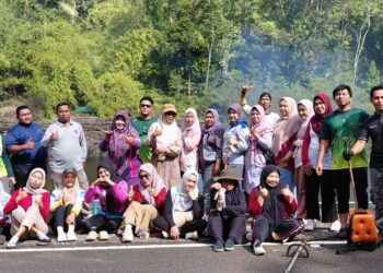 Kecamatan Siantan Goro Bersihkan Embung Gunung Lintan, Camat Ajak Warga Jaga Kebersihan