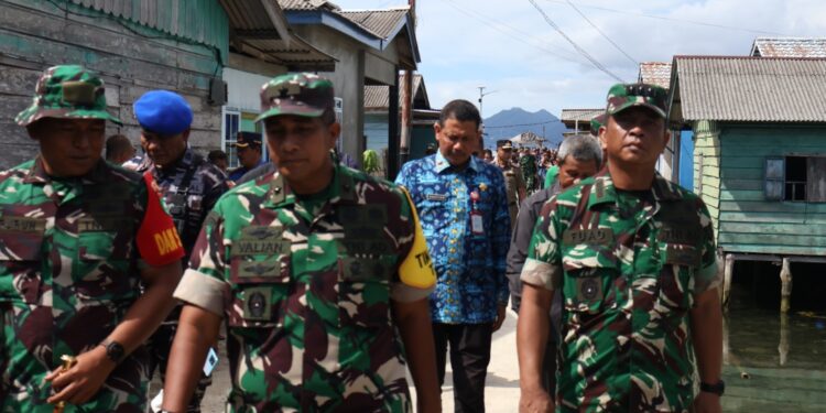 Sekda Anambas Sambut Waasintel TNI di Bandara Matak