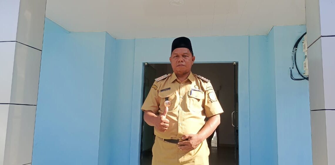 Camat Siantan Syamsir,S.Ap. saat di lokasi puskesmas Tarempa Senin,11/5/2026