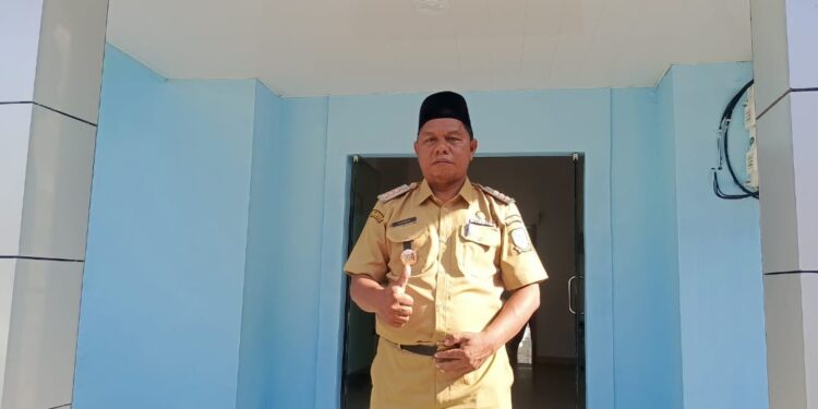 Camat Siantan Syamsir,S.Ap. saat di lokasi puskesmas Tarempa Senin,11/5/2026