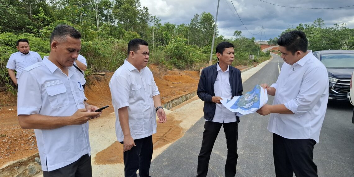 Roby Kurniawan Tinjau Jalan Sinjang Toapaya, Warga: “Dulu Rusak Parah, Sekarang Nyaman Dilalui”