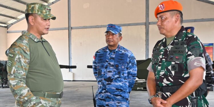 Panglima Komando Gabungan Wilayah Pertahanan I (Pangkogabwilhan I) Kunto Arief Wibowo saat meninjau Markas Komando Batalyon Arhanud 14 Pasgat di Kabupaten Natuna