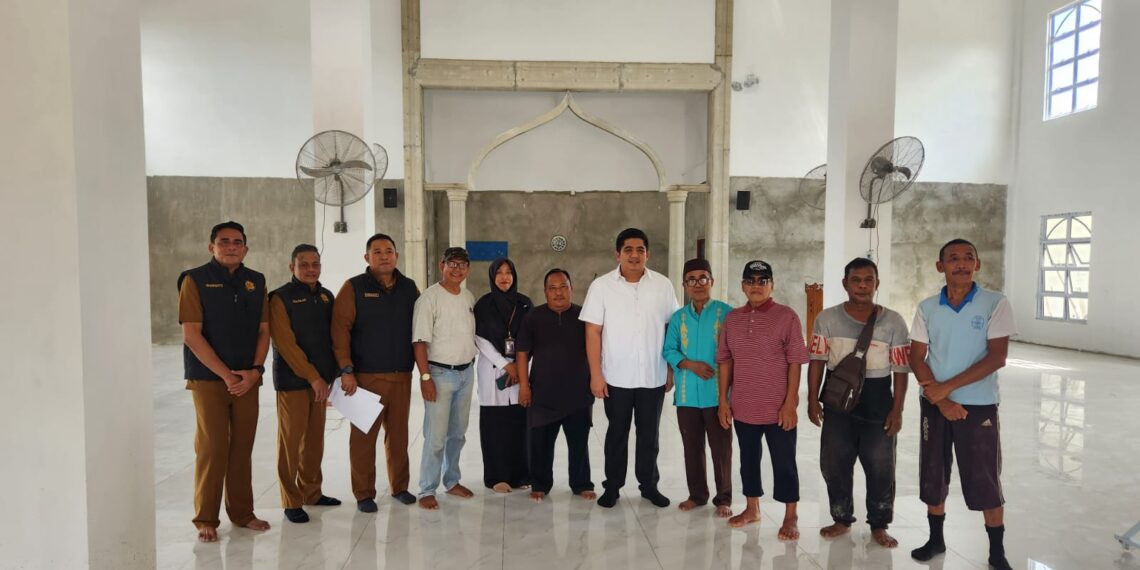 Site Visit Masjid Nurul Hasanah Toapaya, Roby Pastikan Kubah Megah dan Interior Diselesaikan Bertahap