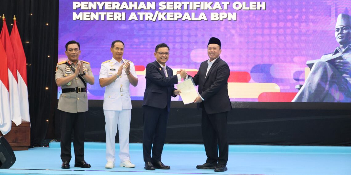 Serahkan Sertipikat Hak Pakai untuk Lemhannas RI, Menteri Nusron: Perkuat Kepastian Hukum Aset Negara