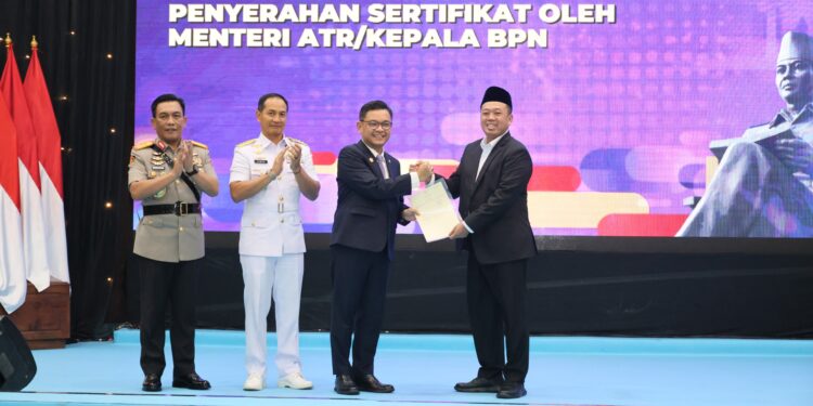 Serahkan Sertipikat Hak Pakai untuk Lemhannas RI, Menteri Nusron: Perkuat Kepastian Hukum Aset Negara