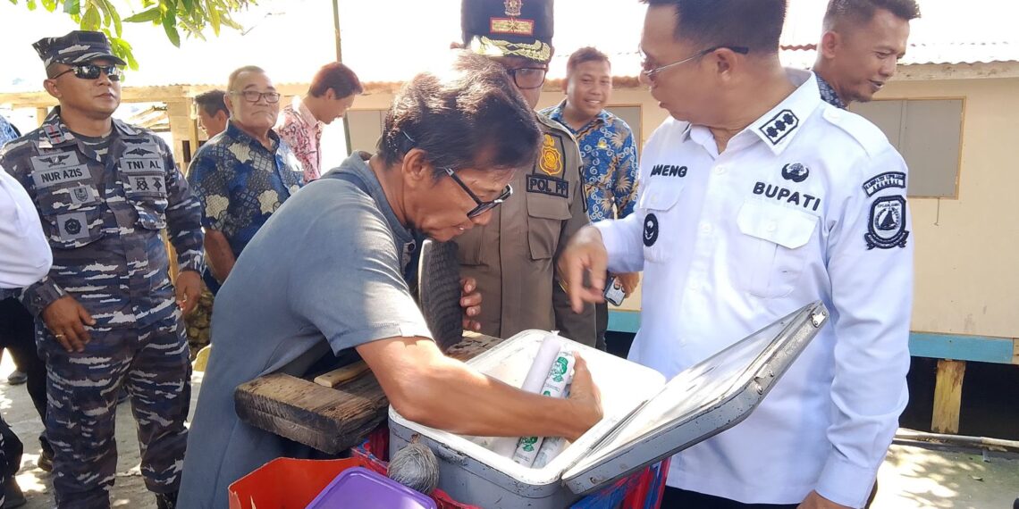 Penutupan TMMD di Desa Bayat Berlangsung Meriah, Anak-anak Dapat Es Gratis dari Bupati