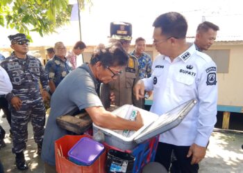 Penutupan TMMD di Desa Bayat Berlangsung Meriah, Anak-anak Dapat Es Gratis dari Bupati