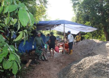TNI dan Warga Kompak Goro, Kebut Pembangunan Jembatan Armco Sungai Kangboi di Bintan
