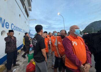 Tempuh 30 Jam Lautan, Kejari Natuna Kawal Ketat 15 Tahanan Pidum ke Lapas Tanjungpinang dan Batam
