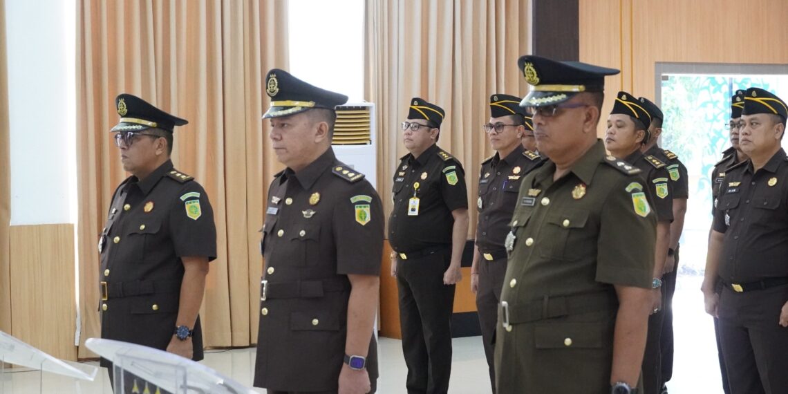Rotasi Jabatan, Kajati Kepri Lantik 8 Pejabat Eselon IV: Tekankan Integritas dan Inovasi Kerja