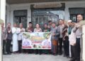 Polda Kepri Bersama Polres Karimun Serahkan Sapi Qurban Kepada Masyarakat
