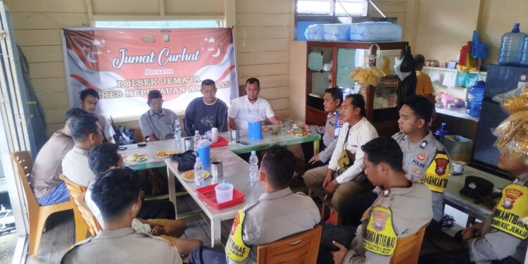 Polsek Jemaja Gelar Jumat Curhat Kamtibmas di Kelurahan Letung, Warga Diajak Jaga Kondusivitas