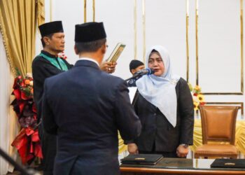 Liza Bharlyantie Hilsya Resmi Nahkodai PT Pelabuhan Karimun, Bupati Target BUMD Jadi Magnet Investasi Energi