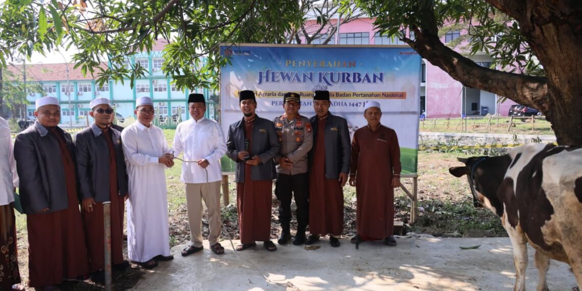 Semarak Iduladha 1447 H, Menteri Nusron Salurkan Hewan Kurban ke Pondok Pesantren Attaqwa