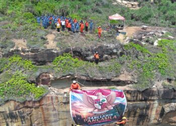 Kolaborasi di Ujung Negeri, Garuda Pancasila Dibentangkan di Tanjung Datuk Natuna