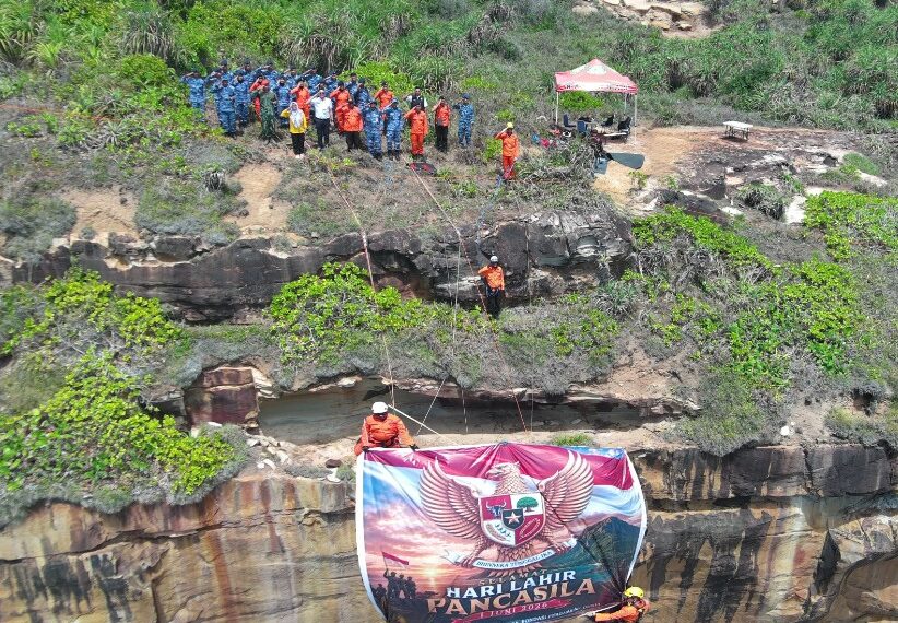 Kolaborasi di Ujung Negeri, Garuda Pancasila Dibentangkan di Tanjung Datuk Natuna