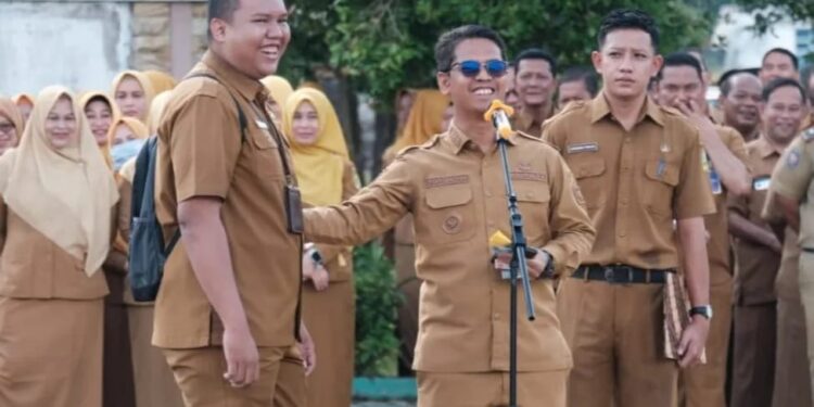 Bupati Karimun, Ing Iskandarsyah, memberikan apresiasi atas komitmen kerja keras ASN dalam mengeksekusi lima program strategis daerah yang terintegrasi secara matang | Foto: Prokopim Karimun