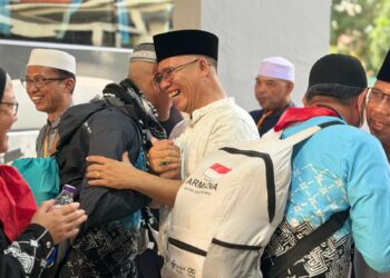 Bupati Anambas Aneng dan Rombongan Saat Penyambutan Jama'ah Haji di Aula Arafah I Asrama Haji Batam