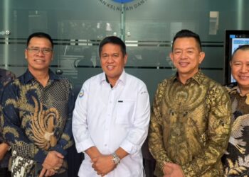 Bupati Anambas Aneng bersamajajaran DJPK KKP, termasuk Direktur Pesisir dan Pulau-Pulau Kecil, Dr. Ahmad Aris, S.P., M.Si. usai pertemuan
